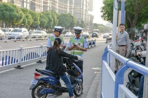 车上路有“5不能”新要求别被罚了才知道九游会J9入口2025年2月起执行电动(图4)