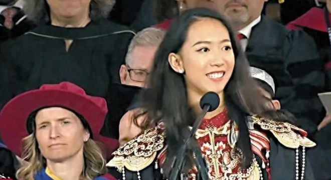 被扒出“4人全家福”网友：看着关系融洽j9九游会网站入口蒋雨融刚说父亲渣就(图1)